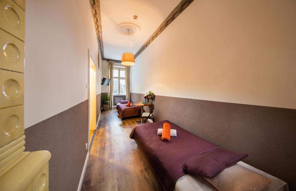 Hostel Rynek 7 Краков Экстерьер фото