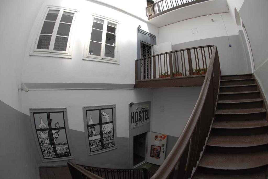 Hostel Rynek 7 Краков Экстерьер фото